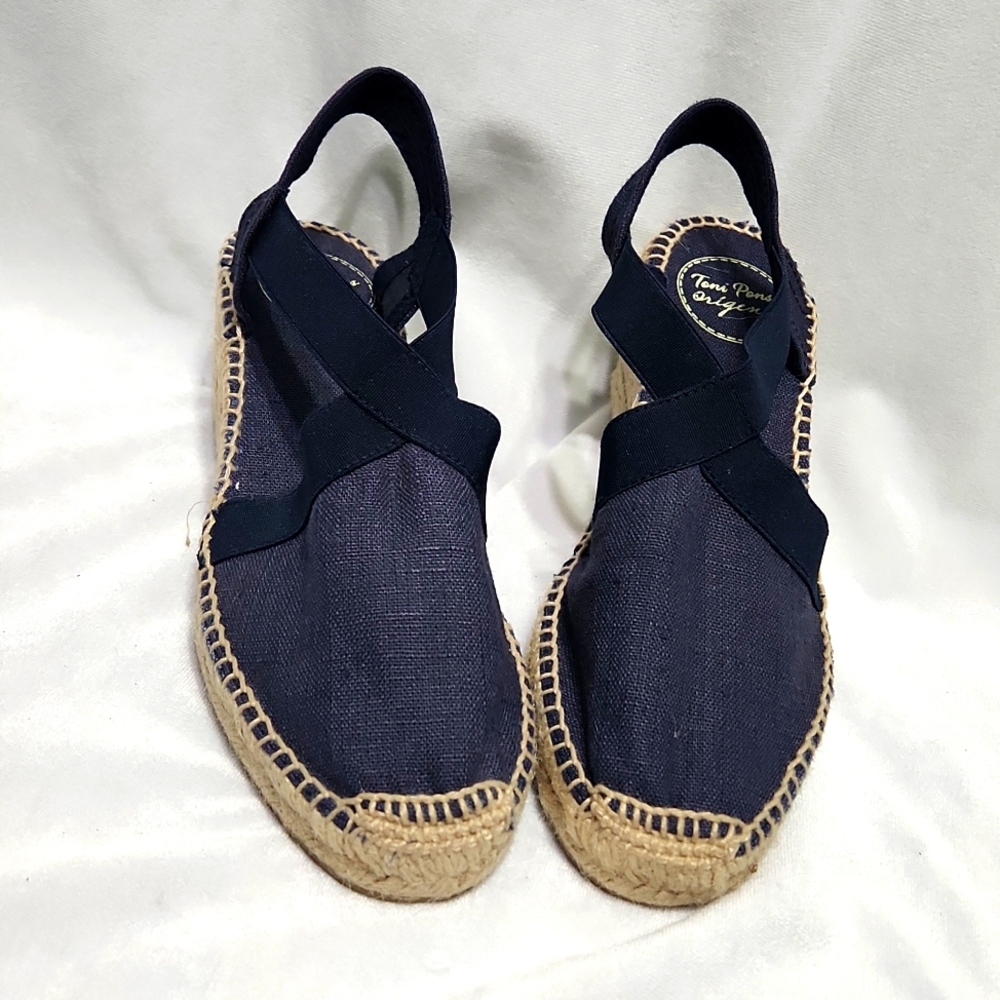 NWOT toni pons navy blue wedge